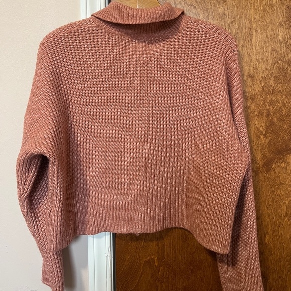 Jessica Simpson cropped pink sweater - Picture 2 of 2